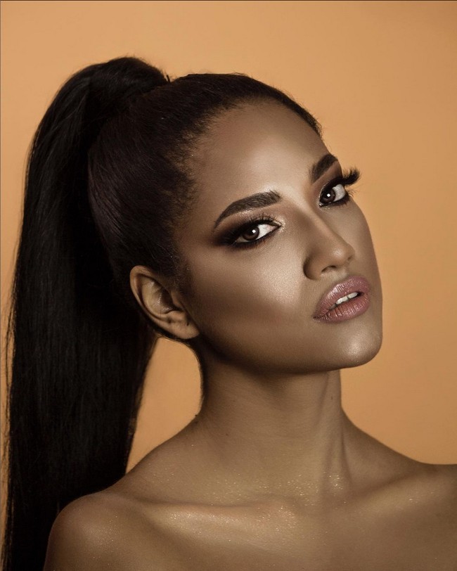 Wanita asal Ekuador ini menjadikan olahraga sebagai hobi. Menggunakan kaki kiri prostetik, Victoria bisa menggerakkan tubuhnya dengan maksimal saat latihan. Foto: Instagram/@vicco_salcedo