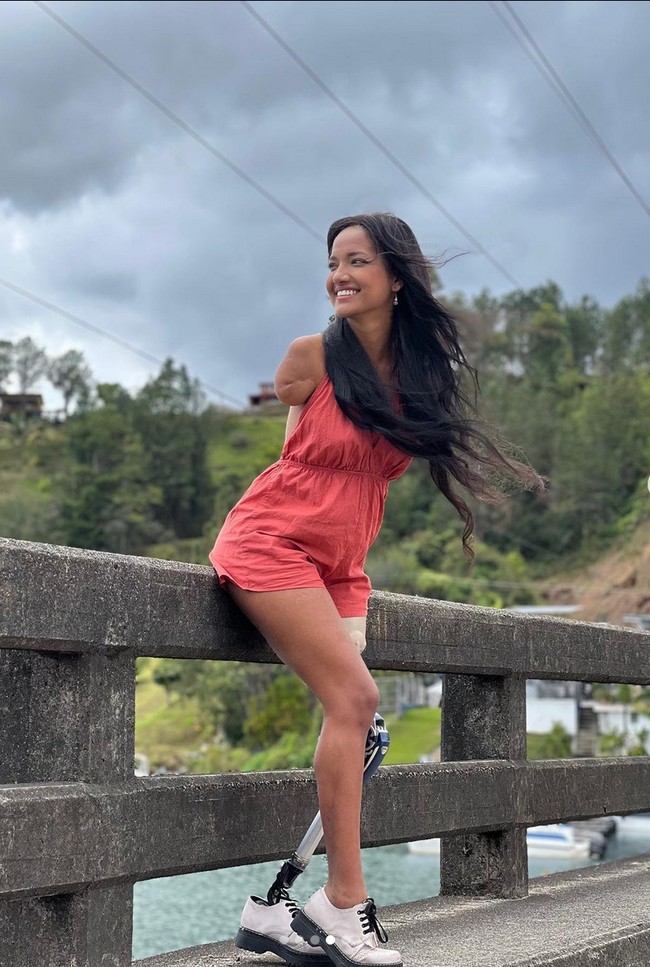 Victoria yang kini tinggal di Guayaquil, Ekuador, dilirik agen pencari model di usia 19 tahun. Tidak butuh waktu lama baginya untuk sukses di pilihan kariernya, karena dia langsung mendapat banyak tawaran pekerjaan di industri modeling. Foto: Instagram/@vicco_salcedo