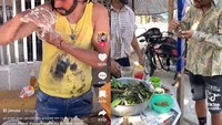 Video Parodi Penjual Makanan India Kaki Lima Ini Bikin Orang Ngakak