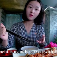 Ironi YouTuber Korea yang tidak bisa ditonton oleh anak-anak Korea Utara ㅋㅋㅋㅋ Fakta bahwa seorang gadis Korea Utara dapat berbicara Bahasa Inggris dengan lancar berarti dia berasal dari keluarga yang kuat, komentar sejumlah netizen Korea Selatan setelah menonton vlog YuMi. Foto: dok. YouTube Olivia Natasha- YuMi Space DPRK daily