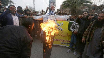 Warga Muslim Pakistan Demo Protes Pembakaran Al-Quran di Swedia