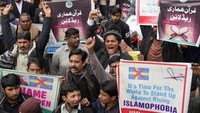 Para warga tidak terima atas aksi yang dilakukan oleh kelompok anti-islam tersebut. AP Photo/K.M. Chaudary