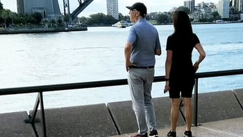 Baru-baru ini, Gates dan Hurd terlihat menonton Final Tunggal Putra tenus Australia Terbuka pada bulan Januari. Sebelumnya, mereka juga pernah terlihat bersama di beberapa acara olahraga. Ini saat sedang berkeliling kota Sydney. Foto: Daily Mail