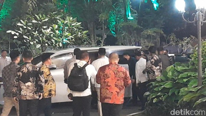 Bobby dan Prabowo satu mobil menuju lokasi dzikir akbar (Nizar Aldi/deikSumut)