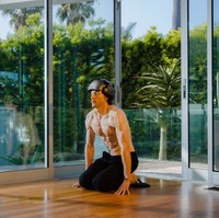 Program ini mewajibkan Bryan untuk diet vegan dengan hanya konsumsi 1.977 kalori per hari. Dia juga harus latihan fisik selama satu jam setiap hari, olahraga intens tiga kali seminggu dan tidur di waktu yang sama setiap malam. Foto: Instagram/@bryanjohnson_