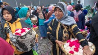 Hal ini terjadi menyusul permintaan bunga yang meningkat pada bulan Rajab penanggalan Hijriyah sebagai sarana berziarah kubur maupun tradisi nyadran atau bersih desa di berbagai wilayah di Jawa Tengah.