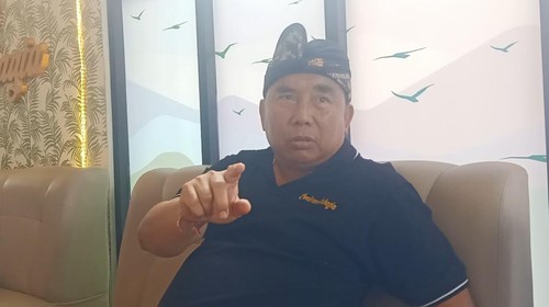 Bupati Jembrana, I Nengah Tamba ditemui usai rapat kesiapan bersama utusan paspampres di Sentra Tenun Jembrana, Kamis (26/1/2023). (I Putu Adi Budiastrawan/detikBali).