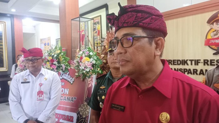 Bupati Sanjaya usai meresmikan ruang video confrence Sarja Arya Racana di Polres Tabanan, Kamis (26/1/2023).