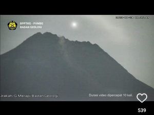 Objek Bercahaya Misterius di Langit Merapi Ternyata Satelit AS