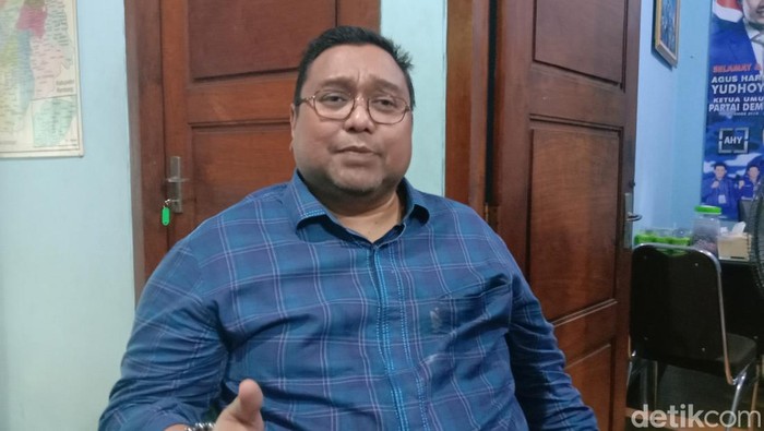 CEO Persipa Pati Joni Kurnianto saat memberikan klarifikasi soal rumor tolak Liga 2di Pati, Kamis (26/1/2023).