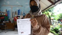 Pemilik hewan yang sudah divaksin memperoleh surat keterangan terkait vaksin tersebut. 