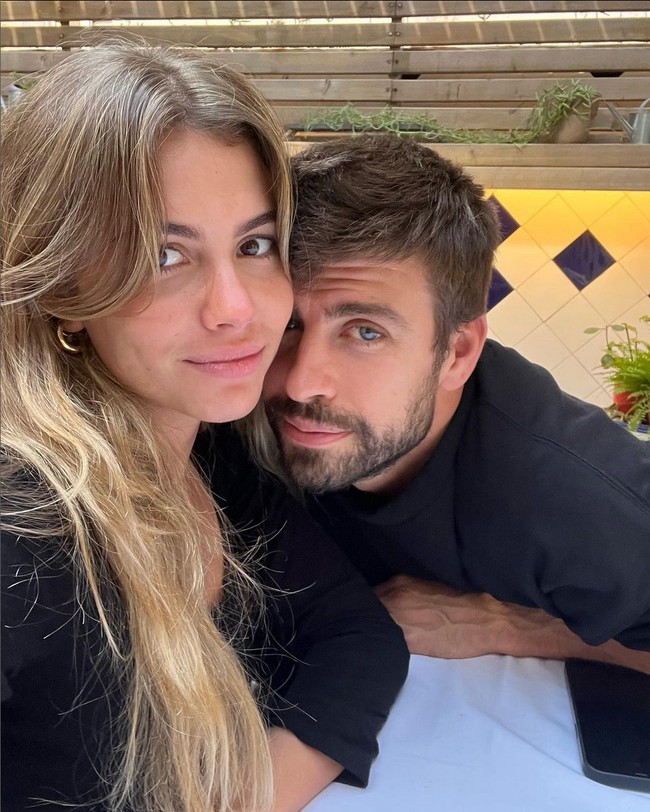 Publik dibuat penasaran dengan sosok Clara Chia Marti setelah Gerard Pique untuk pertamakalinya mengunggah kemesraan mereka di Instagram. Foto: Instagram/@3gerardpique