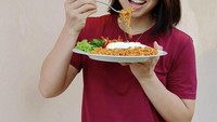 Paling suka makan mie instan, beberapa kali unggahan Greysia tak jauh dari mie instan goreng dengan topping telur dan sayuran. Foto: Instagram @greyspolii