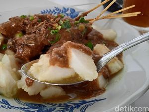 Gurih Mantap! Sate Ayam Kuah Bumbu Kacang Khas Kalimantan Barat