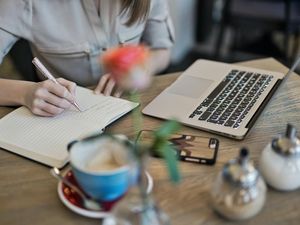 4 Contoh Surat Lamaran Kerja untuk Fresh Graduate dan Berpengalaman