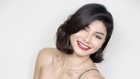 Saat berbincang dengan Kemal Palevi di YouTube, Jihane Almira mengaku saking cintanya dengan Metallica, ia membuat tato di badannya. (Foto: dok Instagram)