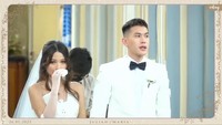 Mirriam Eka terlihat masih menghapus air matanya usai sungkem dengan sang bunda. Foto: dok. Channel YouTube Julian & Maria