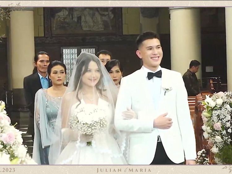 Momen Sakral nan Haru Pemberkatan Nikah Julian Jacob dan Mirriam Eka