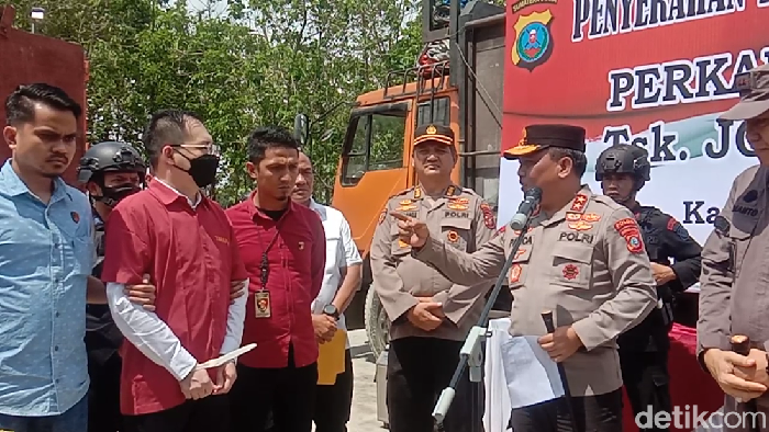 Kapolda Sumut Irjen Panca Putra Simanjuntak membentak bos judi online Apin BK.