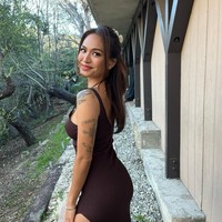 Sama seperti Karraminah, Samantha juga memiliki tato pada tubuhnya. Namun tato di tubuh Samantha lebih jelas terlihat, terutama yang ada di lengannya. Foto: Instagram/@samrichelle