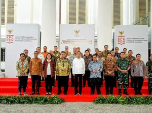 Perjalanan Pemerintah Atasi Dampak Kesehatan-Ekonomi Akibat COVID-19