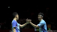 Fajar/Rian bangkit di gim kedua. Fajar/Rian meraup poin demi poin untuk mengungguli Chang/Po 11-5 di interval. Fajar/Rian kemudian meraup enam poin beruntun dan tidak terkejar untuk merebut gim kedua 21-9.