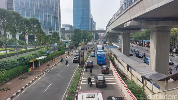 Kondisi lalin di Jalan Gunung Sahari Jakpus dan Jalan HR Rasuna Said Jaksel yang termasuk ruas jalan yang akan diterapkan jalan berbayar elektronik (electronic road pricing/ERP) (Rumondang N/detikcom)