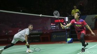 Namun Leo/Daniel menjaga ketenangan dan merebut angka berturut-turut untuk meloloskan diri ke perempatfinal.