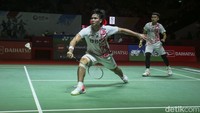 Leo/Daniel melawan Ahsan/Hendra dalam partai babak 16 besar di Istora Gelora Bung Karno, Kamis (26/1/2023) malam WIB. Pertandingan berjalan ketat sejak gim pertama.