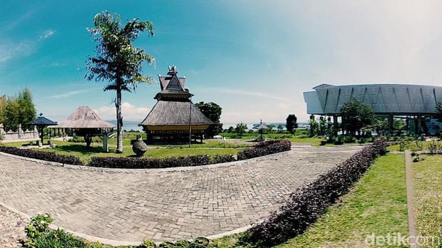 Lokasi wisata keren di sekitar Danau Toba.