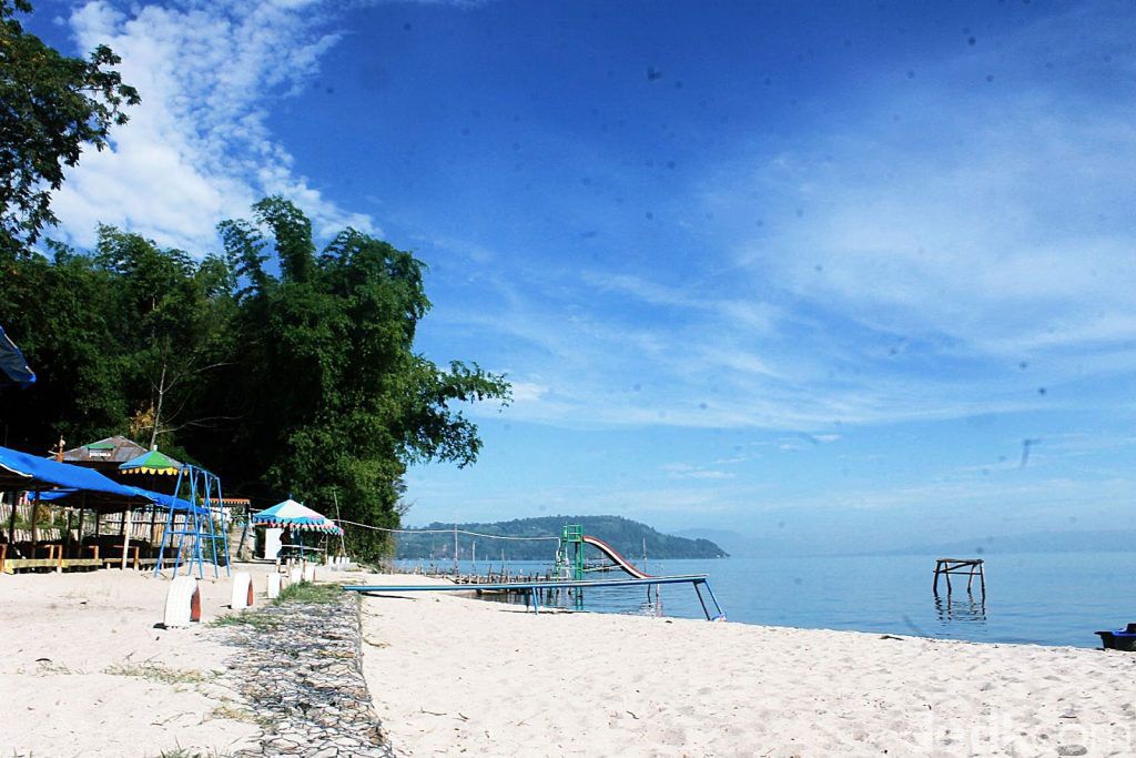 Lokasi wisata keren di sekitar Danau Toba.