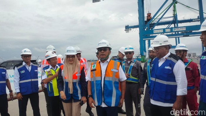 Kepala Staf Kepresidenan (KSP) Moeldoko meninjau progres proyek pembangunan Makassar New Port (MNP), Kamis (26/1/2023).