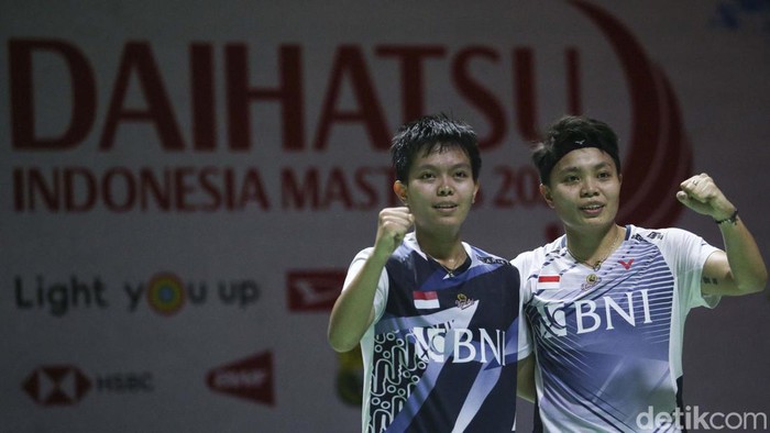 Apriyani Rahayu/Siti Fadia Silva Ramadhanti melaju ke perempatfinal Indonesia Masters 2023. Apri/Fadia menang atas Hu Ling Fang/Lin Xiao Min.