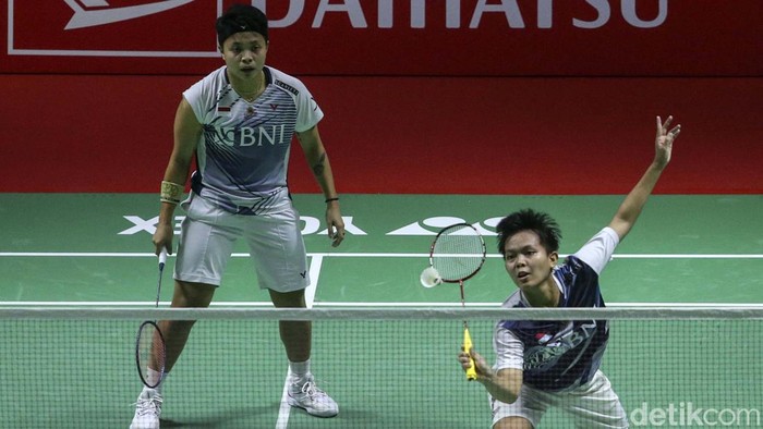 Apriyani Rahayu/Siti Fadia Silva Ramadhanti melaju ke perempatfinal Indonesia Masters 2023. Apri/Fadia menang atas Hu Ling Fang/Lin Xiao Min.