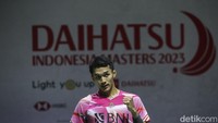Perang saudara terjadi pada babak 16 besar Indonesia Masters 2023 nomor tunggal putra. Jonatan Christie bentrok dengan kompatriotnya, Shesar Hiren Rhustavito, di Istora Senayan, Jakarta, Kamis (26/1/2023) siang WIB.