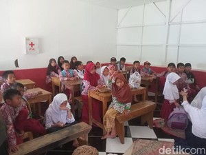 MK Putuskan SD-SMP Gratis, Kapan Dilaksanakan?
