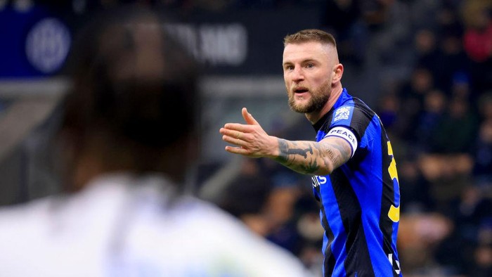 MILAN, ITALY - JANUARY 23: Milan Skriniar of FC Internazionale gestures during the Serie A match between FC Internazionale and Empoli FC at Stadio Giuseppe Meazza on January 23, 2023 in Milan, Italy. (Photo by Giuseppe Cottini/Getty Images)