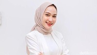 Lewat akun instragram pribadinya, Muna Soraya sering membagikan momen kesehariannya. Dia selalu tampil cantik. (Foto: Instagram Muna Soraya Putri @dok.nay)