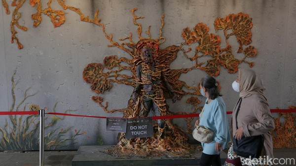 Mural 3D ini merupakan hasil kolaborasi seniman mural, Pemprov DKI Jakarta, dan JXB.  