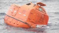 Juru bicara pemerintah Jepang, Hirokazu Matsuno, mengonfirmasi bahwa Penjaga Pantai wilayahnya bekerja sama dengan otoritas Korsel dalam misi penyelamatan. Japan Coast Guard/Reuters  