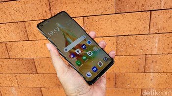Layar Reno 8T 4G.  Foto: Adi Fida Rahman/detikINET