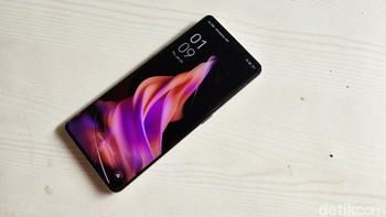 Reno 8T 5G mengusung layar yang cukup besar. Foto: Adi Fida Rahman/detikINET