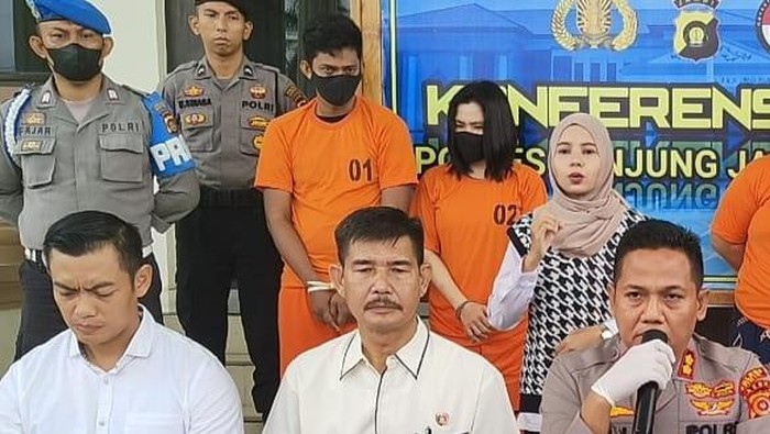 Pasutri di Jambi tersangka kasus narkoba ditangkap. (Foto: Istimewa)
