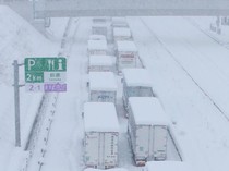 Hujan Salju Bikin 7.000 Orang Terjebak di Bandara Jepang