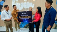 Produk Asuransi Mandiri Jiwa Sejahtera memberikan perlindungan berupa manfaat santunan meninggal dunia karena sebab apapun, santunan meninggal dunia karena kecelakaan dan manfaat investasi jika ada. AXA Mandiri terus meningkatkan layanan kepada nasabah termasuk melalui transformasi digital, salah satunya dengan meluncurkan Emma, layanan asuransi dan kesehatan digital menyeluruh yang dapat diakses melalui satu pintu kapan saja dan di mana saja.