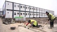 Perumahan modular tersebut merupakan sumbangan dari pemerintah Polandia sebagai bantuan kemanusiaan untuk warga Ukraina.   