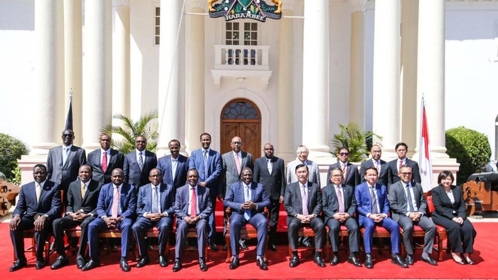 Potret Luhut 'Jalan-jalan' ke Kenya-Kongo-Zimbabwe Menteri Koordinator Bidang Kemaritiman dan Investasi Luhut B Pandjaitan melakukan kunjungan kerja ke beberapa negara di Afrika, antara lain Republic of Kenya, Republic Demokratik Kongo (RDK), dan Zimbabwe. Kunjungan kerja ini dilakukan pada 20-24 Januari 2023, untuk membahas beberapa isu strategis dan kerja sama antara Indonesia dengan ketiga negara tersebut, menyangkut bidang kesehatan, pertambangan, infrastruktur, energi transisi, kehutanan, hingga Archipelagic and Island States (AIS) Forum.