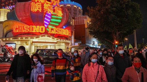 Pemandangan keramaian ini jelas jauh berbeda jika dibandingkan dengan tahun 2020 yang ketika itu China dilanda wabah virus menular yang mematikan dunia, COVID-19.  