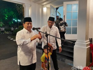 Gemas! Al Nahyan Asyik Joget saat Kawal Boby Nasution dan Prabowo