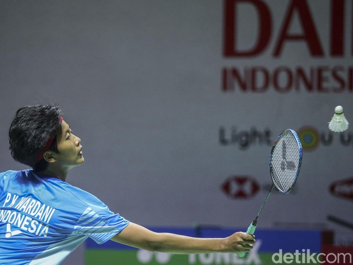 Pebulutangkis tunggal putri Indonesia, Putri Kusuma Wardani menelan kekalahan dari An Se Young. Dalam tiga gim, Putri KW kalah 21-18, 7-21, dan 10-21, Kamis (26/1/2023).
